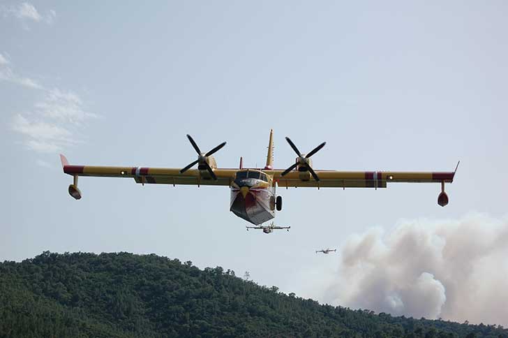 La France face aux incendies : une flotte arienne vieillissante pour lutter contre les grands feux