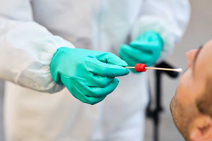 Mdecins, infirmiers et pharmaciens doivent sorganiser pour raliser les tests antigniques