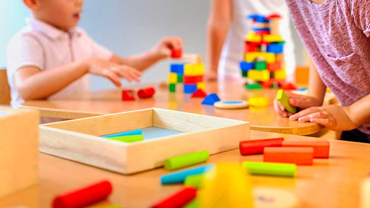 Cr�ches, colonies, clubs et garderies, qui contr�le r�ellement les adultes au contact des enfants ?
