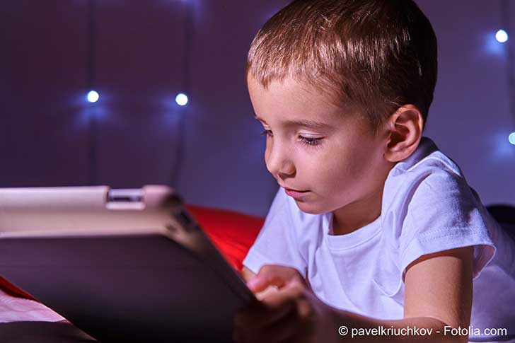 Lusage des crans par les jeunes enfants les dtourne des tudes