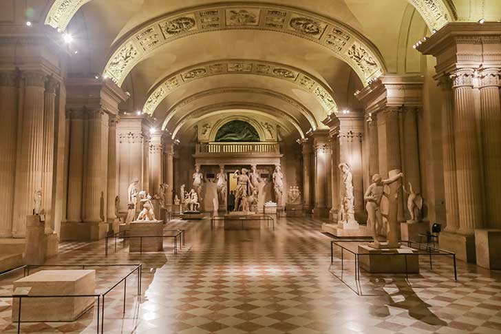 Cambriolage au Louvre : deux suspects interpells, lenqute continue