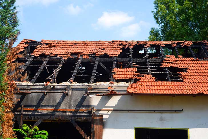 Incendies : apr�s l�urgence, le d�fi de la reconstruction et de l�indemnisation