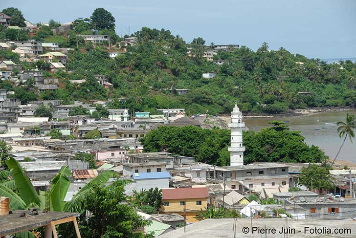 La Martinique et Mayotte sont des iles o lon peut contrler facilement les entres et les sorties