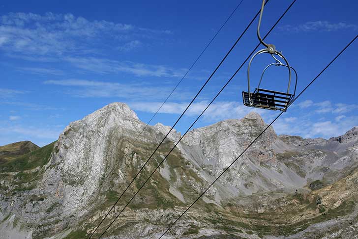 Réchauffement climatique : les stations de ski en basse altitude seront les premières à devoir se reconvertir (Erik Kauf)