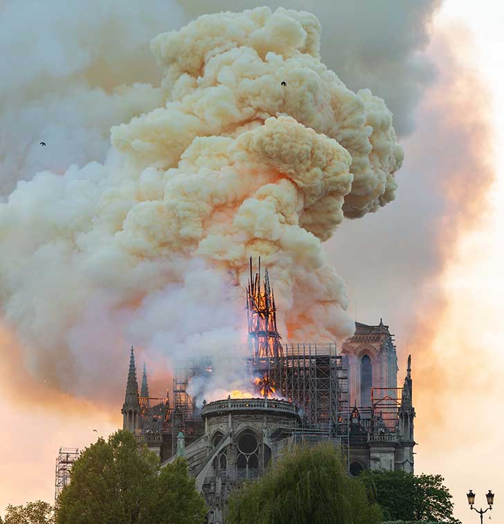 La fonte de  350 tonnes de plomb est � l�origine d�une pollution autour de Notre-Dame de Paris