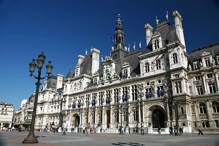 Agns Buzyn a quitt son ministre pour tenter darracher la Mairie de Paris  Anne Hidalgo