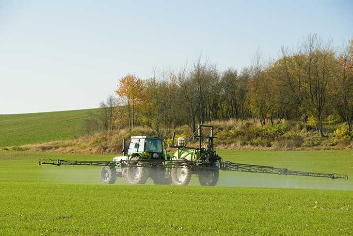 La fronde contre les distances dpandage des pesticides gagne du terrain