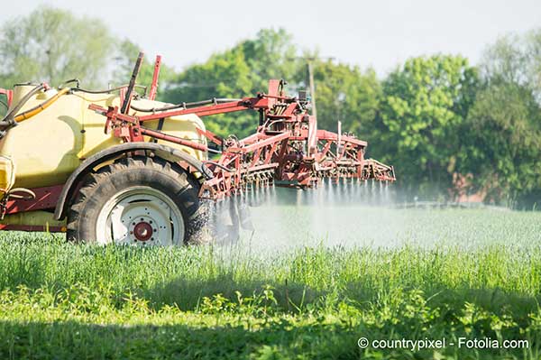 La Commission européenne fait étudier des pesticides présumés dangereux