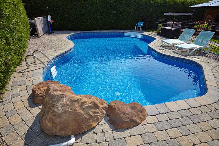 Un intrus se noie dans une piscine prive : qui est responsable ?