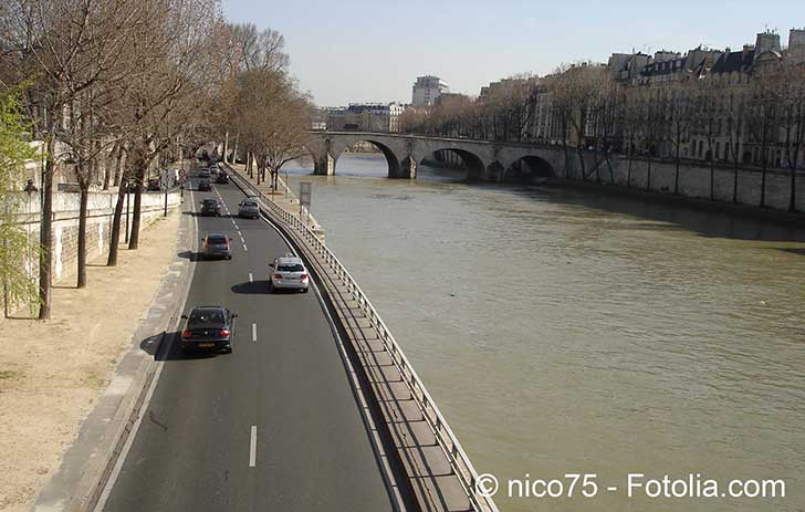 La fermeture des voies sur berges  Paris  la circulation automobile fait grand bruit