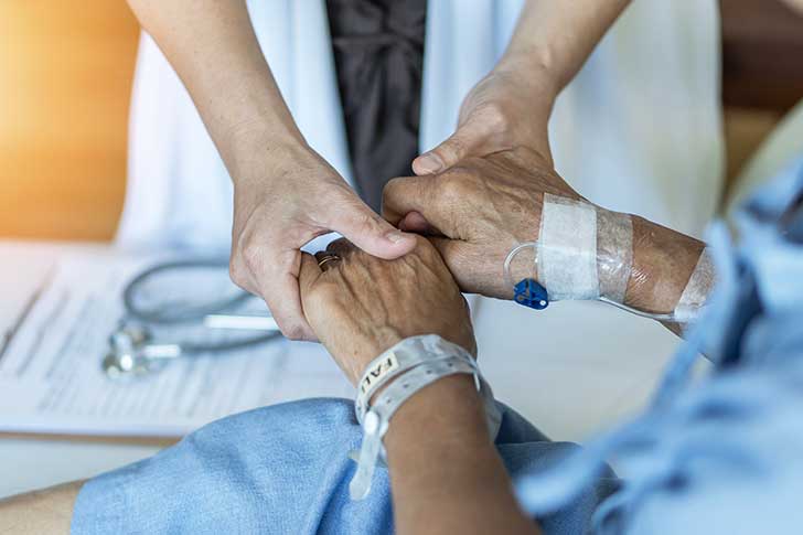 Le seul mérite des deux premières lois sur la fin de vie est de faire connaître les soins palliatifs