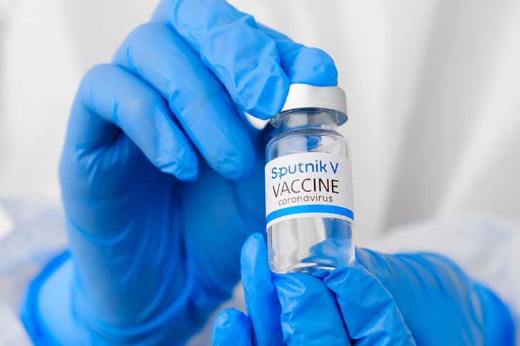 Le vaccin Russe Spoutnik V frappe  la porte de lEurope o les avis sont partags