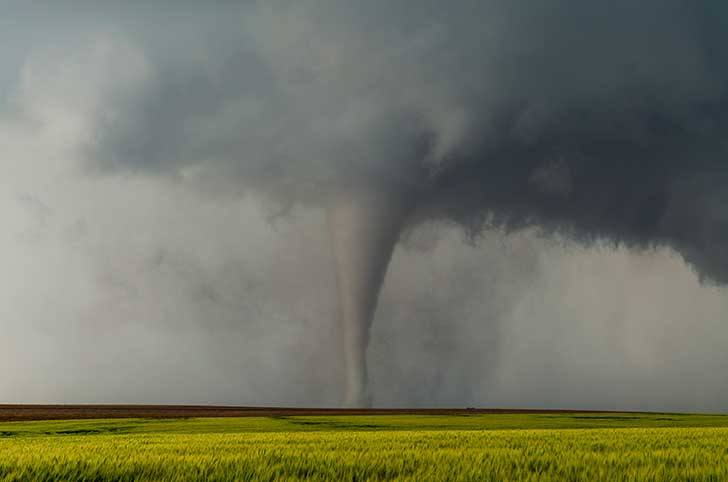 Une tornade d�vaste le village de Pomas dans l�Aude